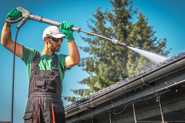 Roof cleaning services in Greenville, South Carolina