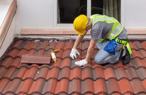 Roof Repair vs Replacement